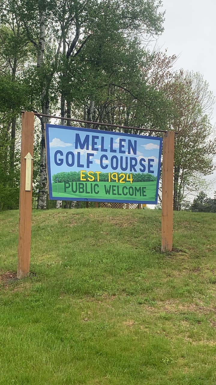 View of golf course entrance sign
